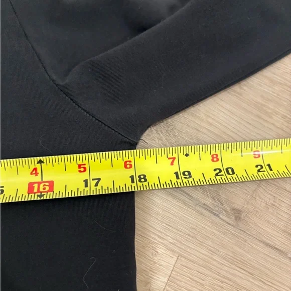 Travis Mathew Women's Black Quarter Zip - Picture 7 of 9